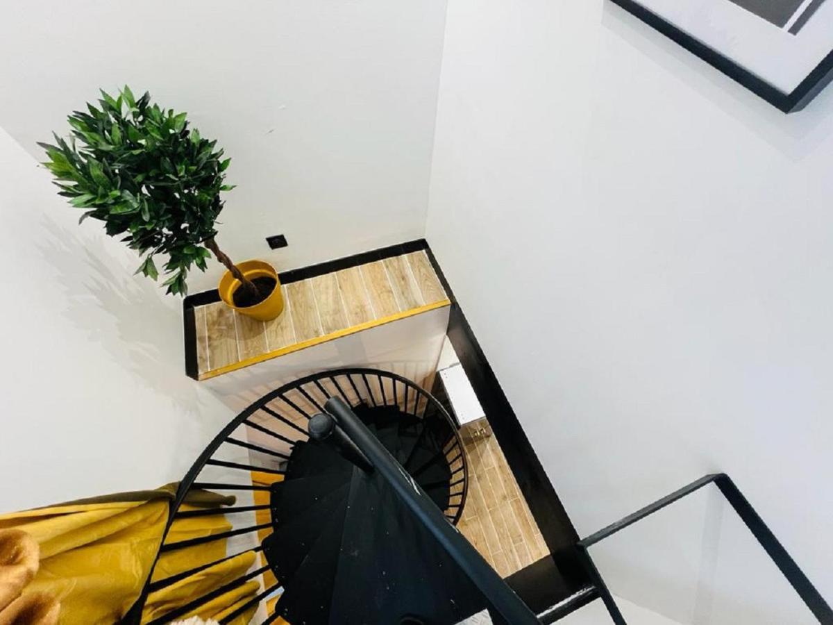 160 - Urban Fashion Week Paris Vuitton Apartment Exterior photo