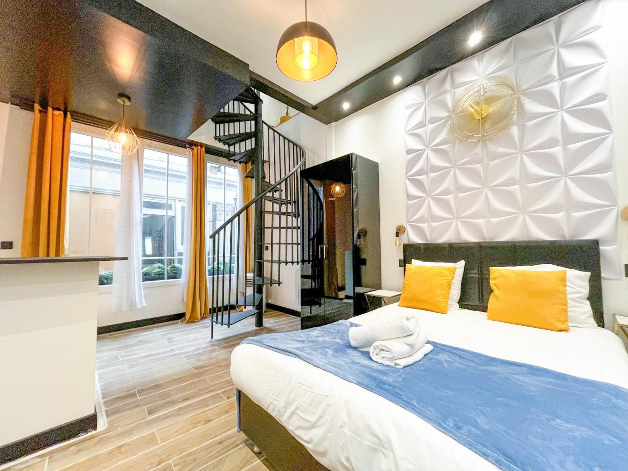160 - Urban Fashion Week Paris Vuitton Apartment Exterior photo
