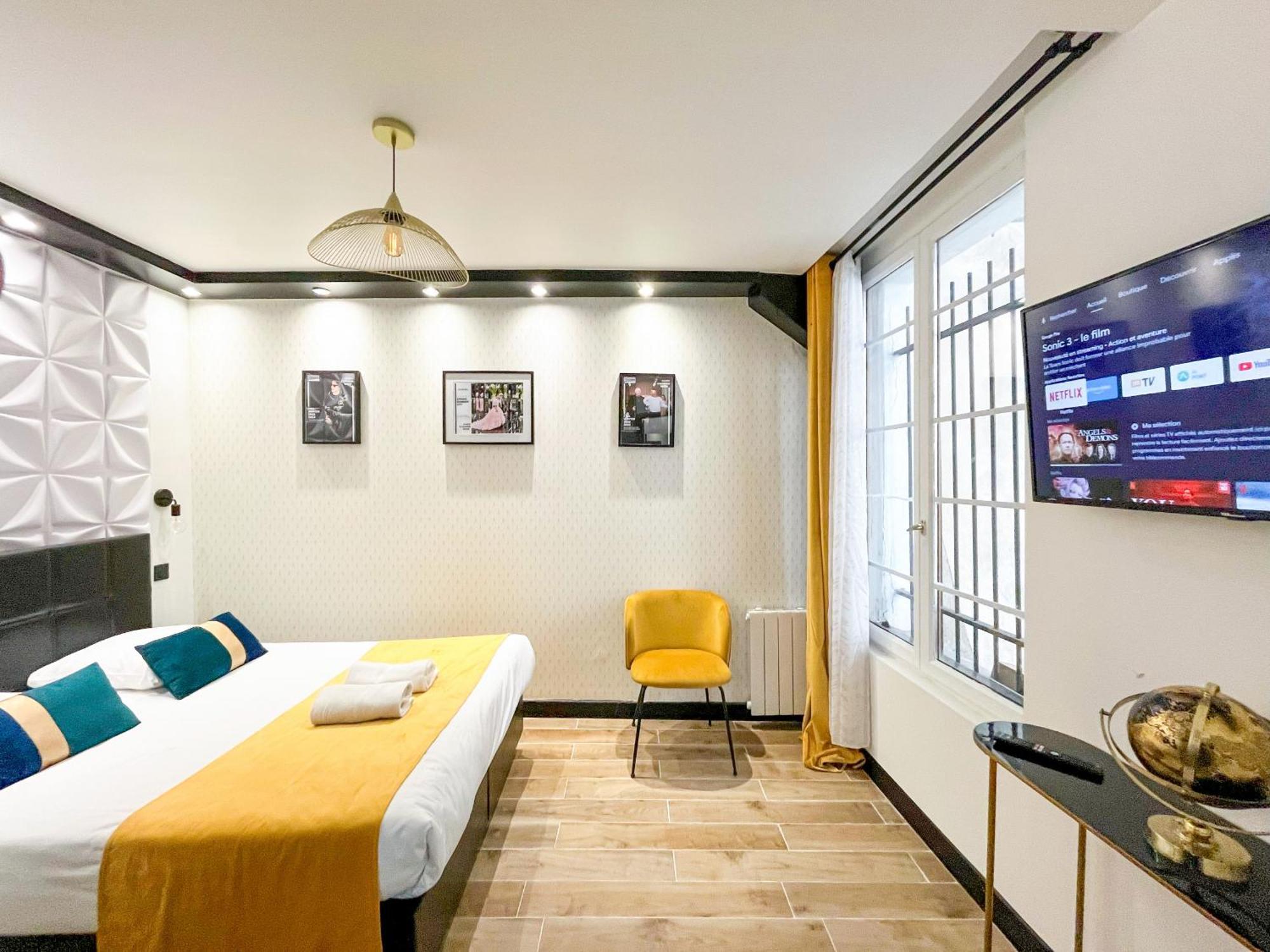 160 - Urban Fashion Week Paris Vuitton Apartment Exterior photo