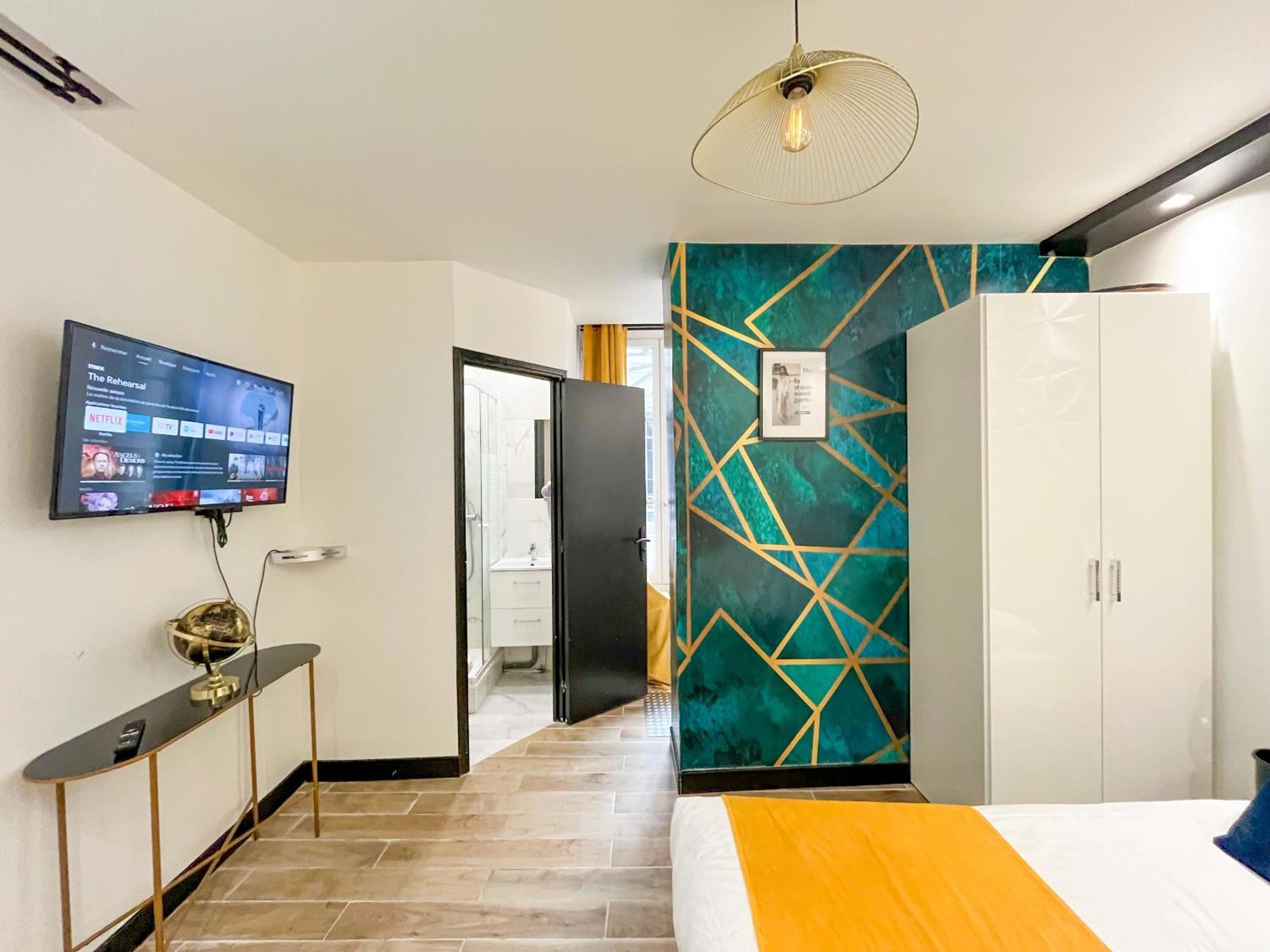 160 - Urban Fashion Week Paris Vuitton Apartment Exterior photo