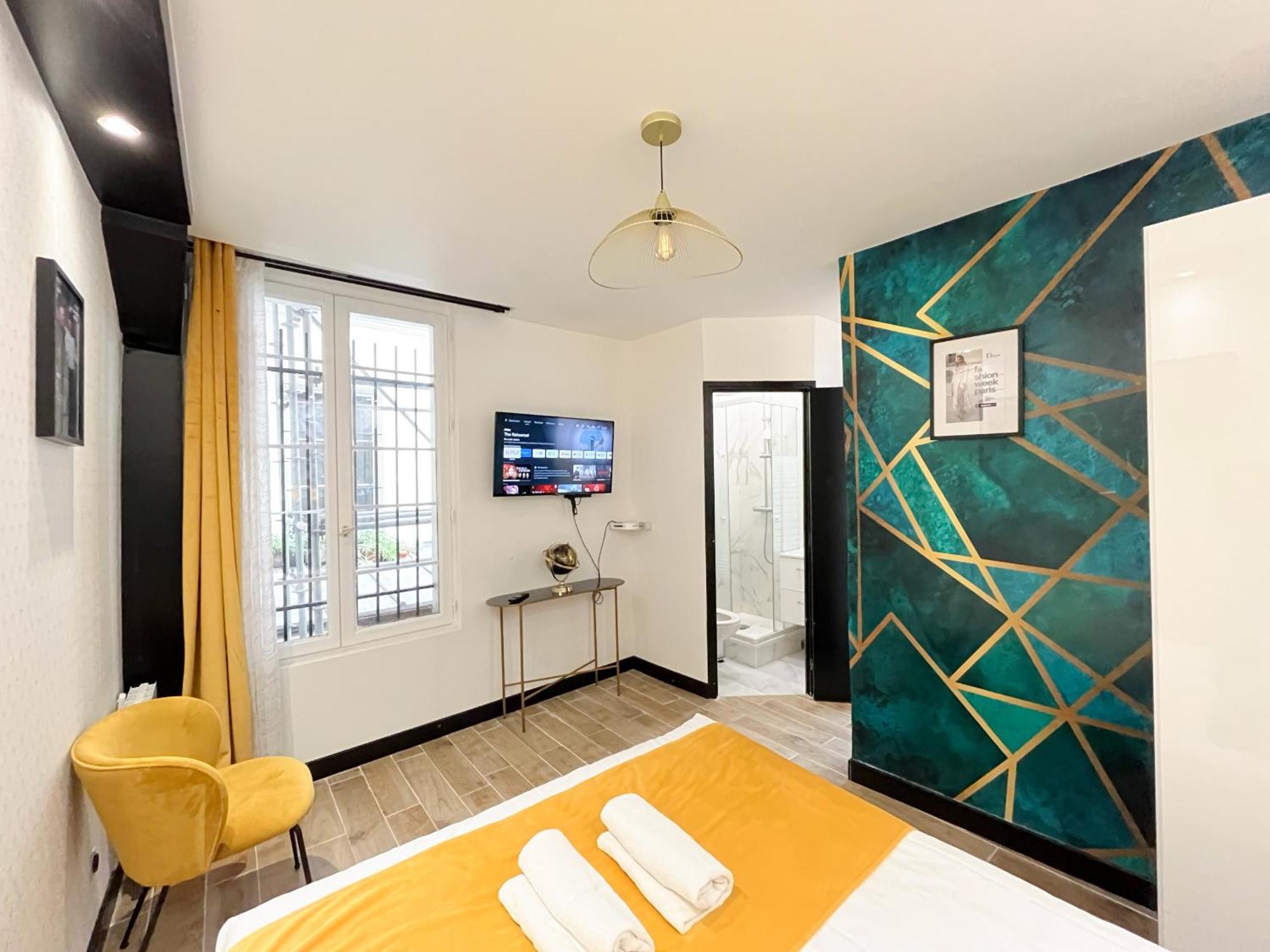 160 - Urban Fashion Week Paris Vuitton Apartment Exterior photo